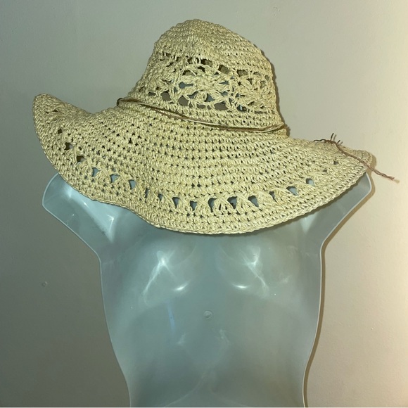 Peter Grimm True Character woven beach hat - Picture 2 of 4